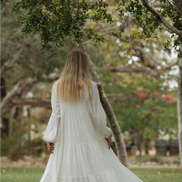 Elegant White Maxi Dress - Picture 4 of 7